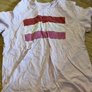 Rosa Levis t-shirt - Jätte fin men kommer inte till användning 