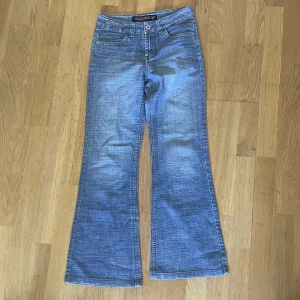 Gråa jeans  - Gråa bootcut jeans. Storlek XS