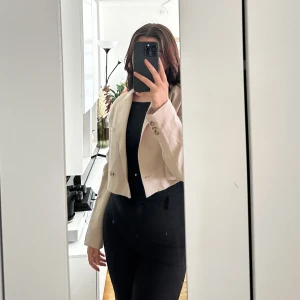 Zara blazer crop  - Helt ny, prislapp finns kvar 