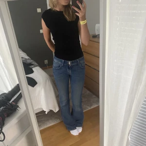 Jätte snygg ärmlös topp - Skit snygg ärmlös topp säljerden då jag inte har byta av den längre bra omhändertagen typ aldrig använd