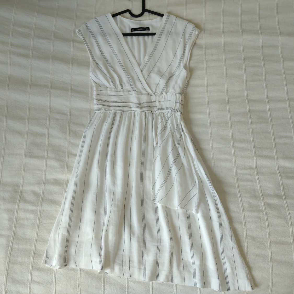Zara - vit randig klänning/linneklänning, storlek XS