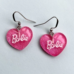 Barbie örhängen 💕 - Nickelfria krokar och fri frakt 💕