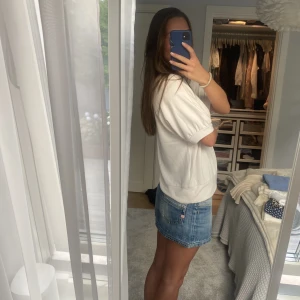 Svin cool tröja - As cool vit/rosa t shirt med så najs detaljer!!!💗💗💗