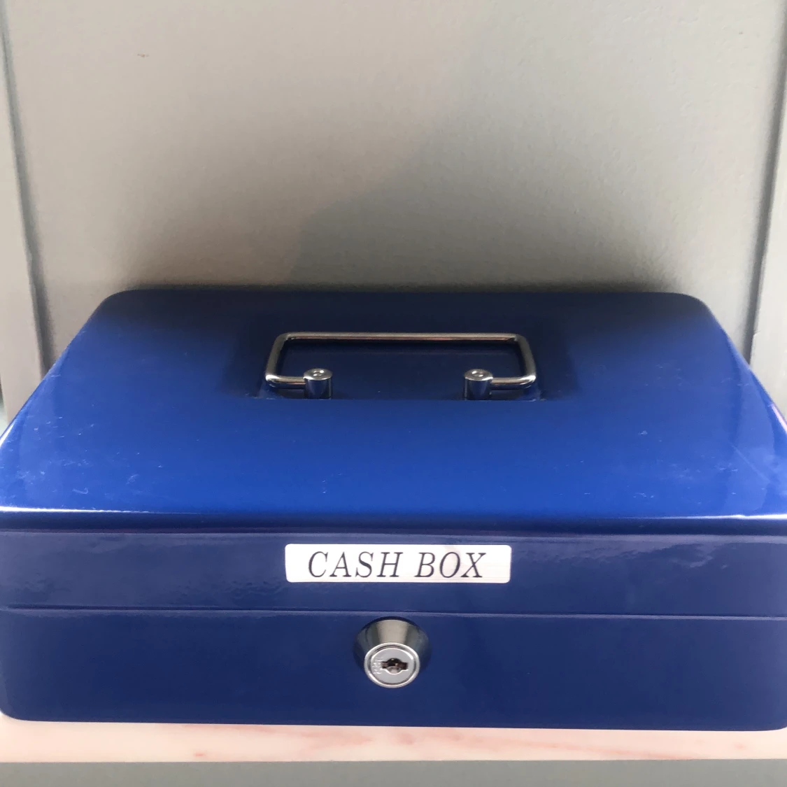 Cash box