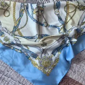 Två scarfs med vackra mönster, säljer båda för priset av 70kr❤️