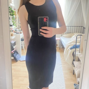 Klänning  - Super fin klänning från Cubus men som jag inte använt så mycket derför jag nu säljer den. Den är i storlek 146/157 men passar en xs och s