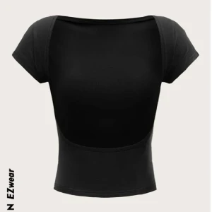 Svart tröja med öppen rygg - Svart populär tröja med öppen rygg, vet tyvärr inte märke💕