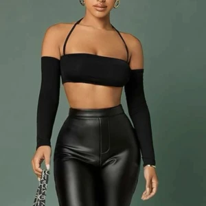 Topp - Säljer denna fina topp, aldrig använt💓 storlek XS. Köparen står för frakt!