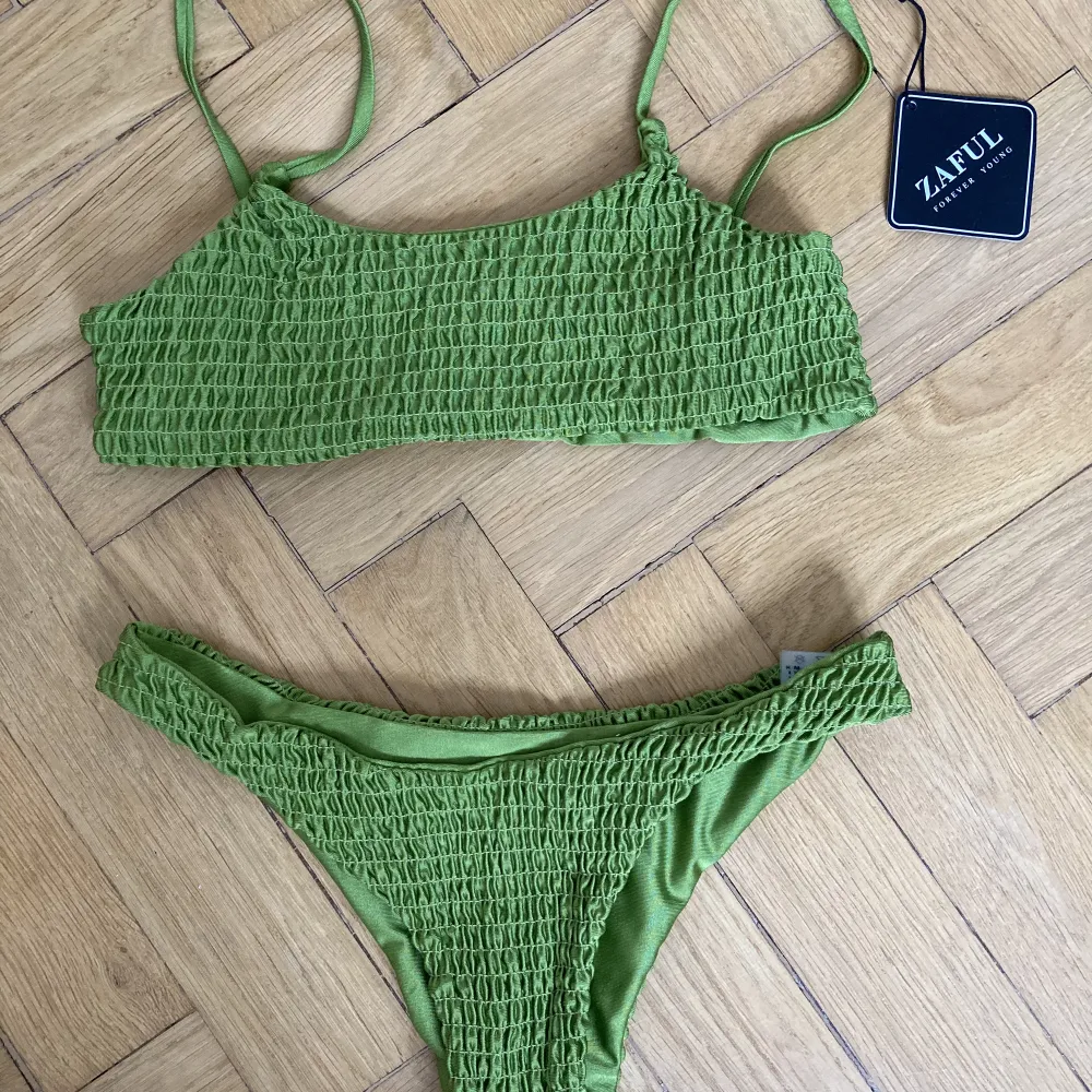 grön bikini, aldrig använd, köpt på zaful. Övrigt.