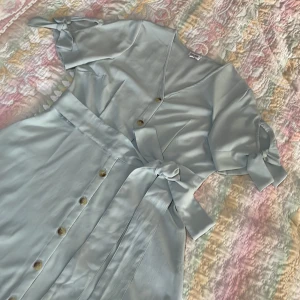 Sommar Klänning  - Söt sommar klänning som endast har använts en gång 💙