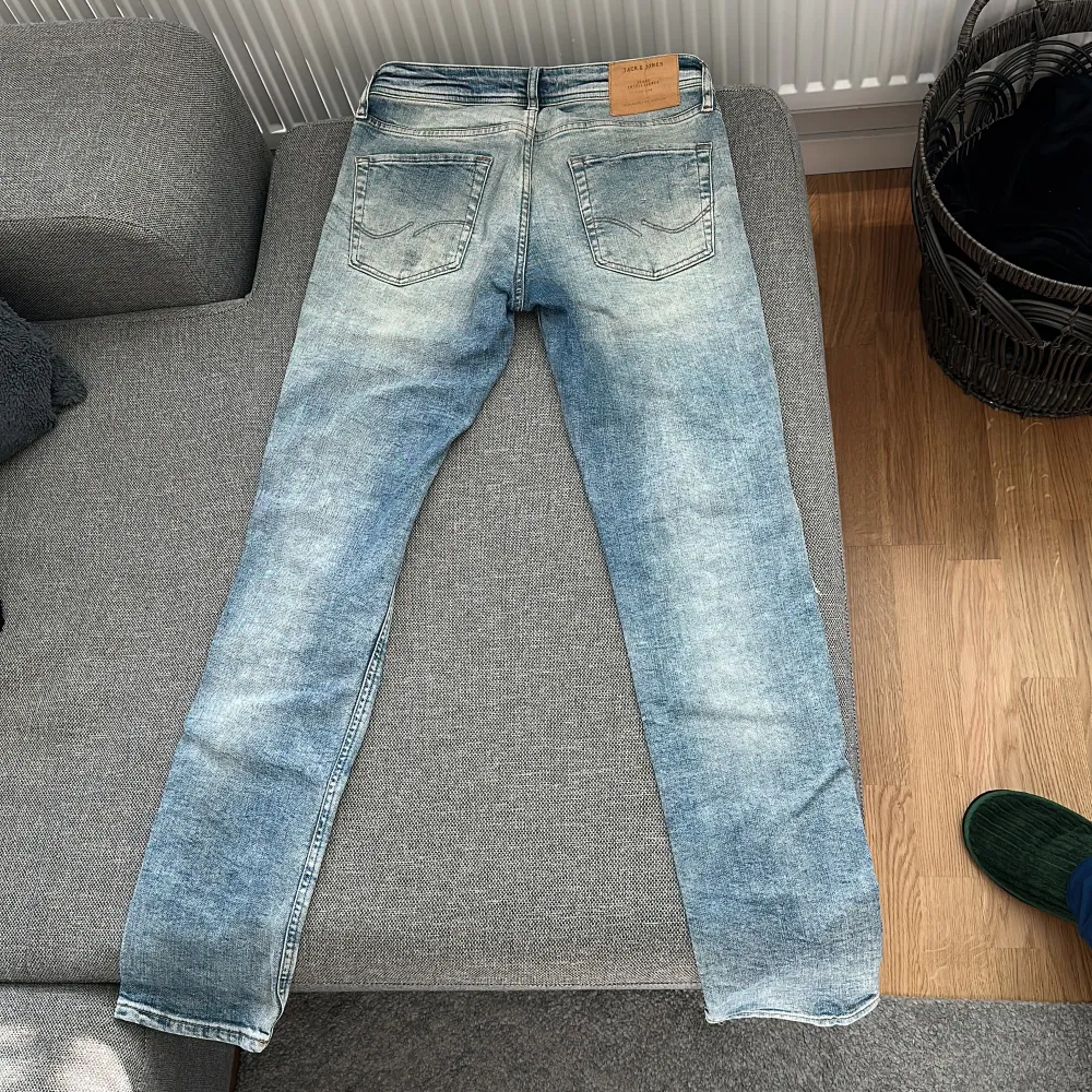 JacknJones jeans med sjukt snygga detaljer. För små för mig tyvärr Slim fit. Jeans & Byxor.
