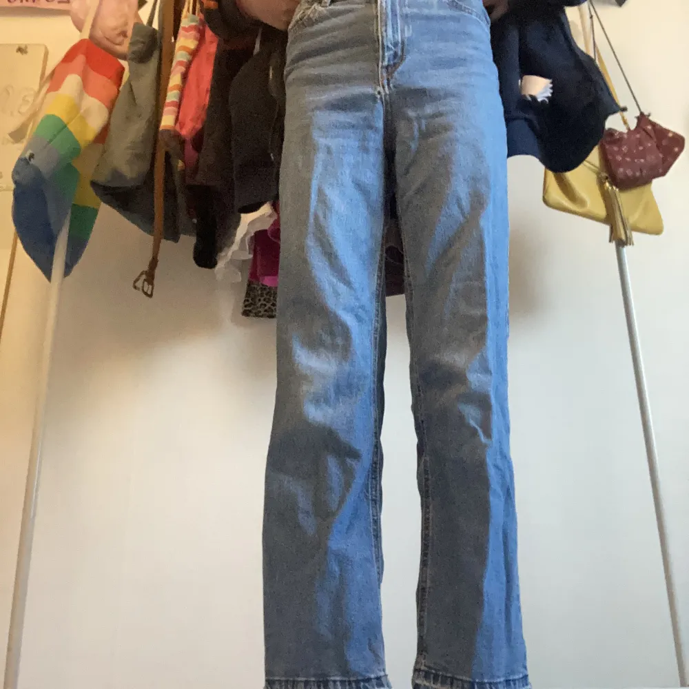 Stuprör baggy jeans som är lite för korta för mig💕👖. Jeans & Byxor.