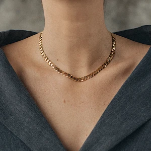 Safira halsband  - Chunky Kedje halsband 18k gold plated.  40-54 cm i längd. Helt ny aldrig använd med original förpackning