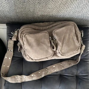 Nunoo liknande väska - Väska från gina som liknar nunoo väskorna!! Beige förg o sparsamt använd