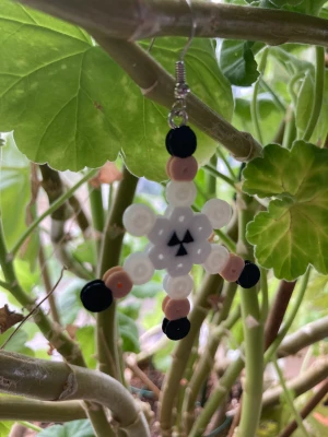 Snowlakeörhängen (sandstorm) - Jättefina örhänges som passar alla! ❤️ Vattentäta! ☺️ Nickelfria krokar! 🩵 Ca: 4,5cm högt & 4cm bred som längst! 🩷