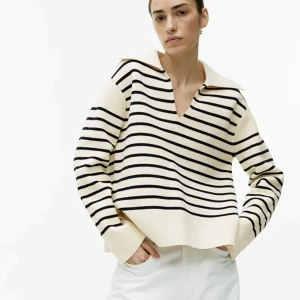 Arket blå vit randig tröja  - Jätte fin blå vit randig tröja ifrån arket. Aldrig använd enbart testad 🫶🏽 säljer då det är fel storlek för mig 