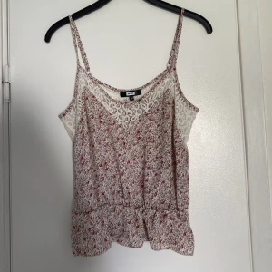 Sommar linne - Sommarlinne från bikbok i storlek s. Väldigt bra skick.