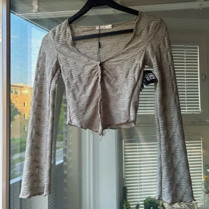 Fest-topp  - Olivgrön fest-topp, aldrig använd, luftig och skön! 