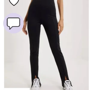 Nelly byxor - Dessa super fina Nelly byxor i str XS, aldrig använd o har prislapp o är i paketet fortfarande. Jag råkade beställa två, jätte skönt material. Pris kan diskuteras.
