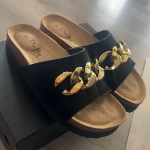 Sandaler - Helt nya sandaler i storlek 38, aldrig använda