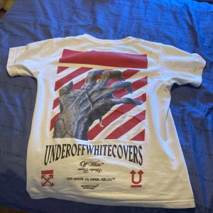 Off white t-shirt - Lite andvänd bra skick 