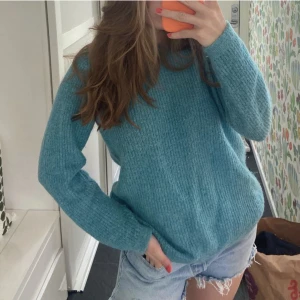 Stickad teöja - Så fin stickad tröja köpt på MQ. Perfekt nu till sommaren💕