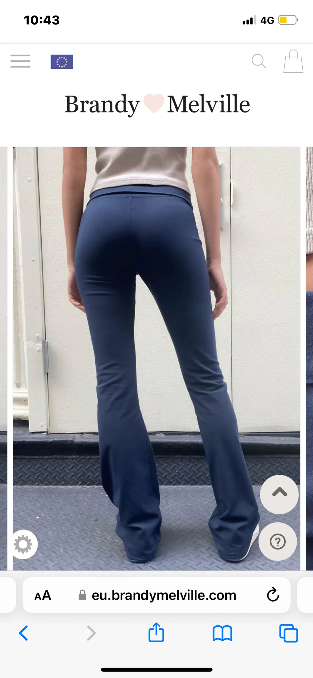 Säljer mina Brandy Melville byxor dom är helt nya med prislappen på men dom kommer inte till användning💗💗. Jeans & Byxor.