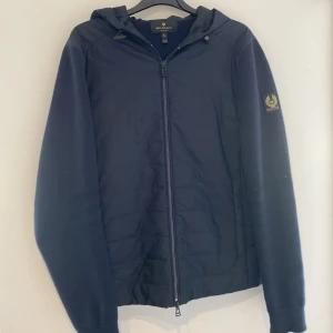 Belstaff cardigan - Säljer en cardigan från belstaff storlek s Cond 8,5/10 Inga flaws 