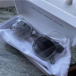 Chimi 04  -  Chimi 04 Gray. Lånade bilder