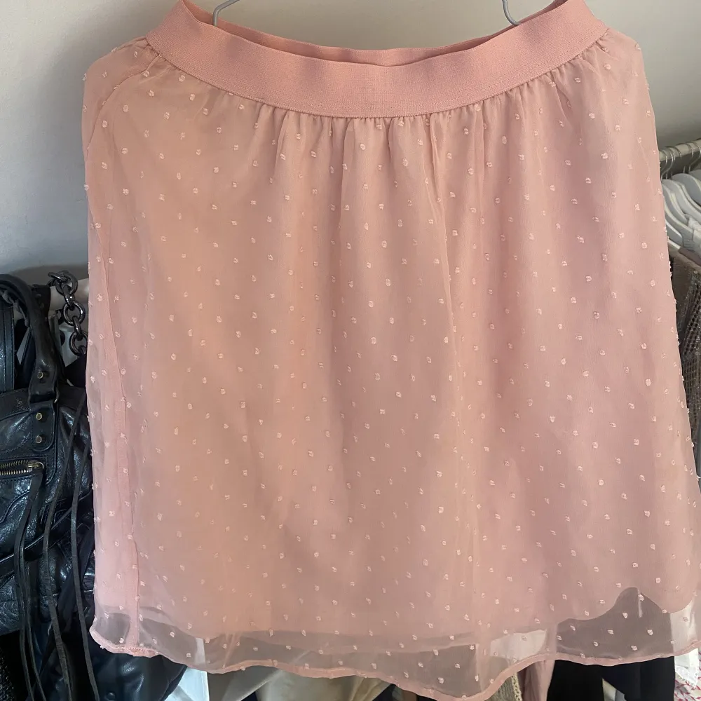 Fin rosa kjol från msch (Köpenhamn) aldrig använd. Storlek S/M. Kjolar.