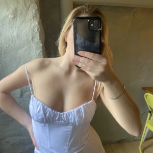 Potentiell studentklänning! - Oanvänd zara klänning, köptes förra sommaren. Lapp sitter kvar storlek S