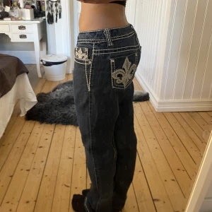 As snygga lågmidjade jeans - Aldrig använda av mig då de är för små🥲