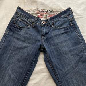 Skitsnygga lågmidjade vintage jeans, aldrig använda! Strl 25/34 Obs små i storleken 