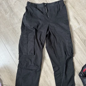 Chinos  - Svarta chinos  Storlek 36 