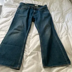 Säljer mina tiger of Sweden jeans då dem är för korta för mig. Dem är i väldigt bra skick och pris kan förhandlas vid snabb affär. Ordinarie pris 1900kr.
