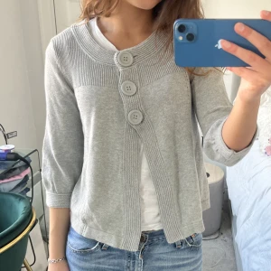 Kofta!  - Säljer denna kofta med trekvartsärm som är så fin till sommaren över en klänning exempelvis❤️