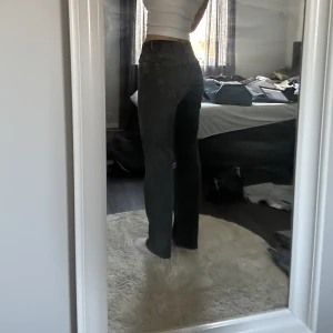 Jeans - Jeans från zara. Jag är 170cm