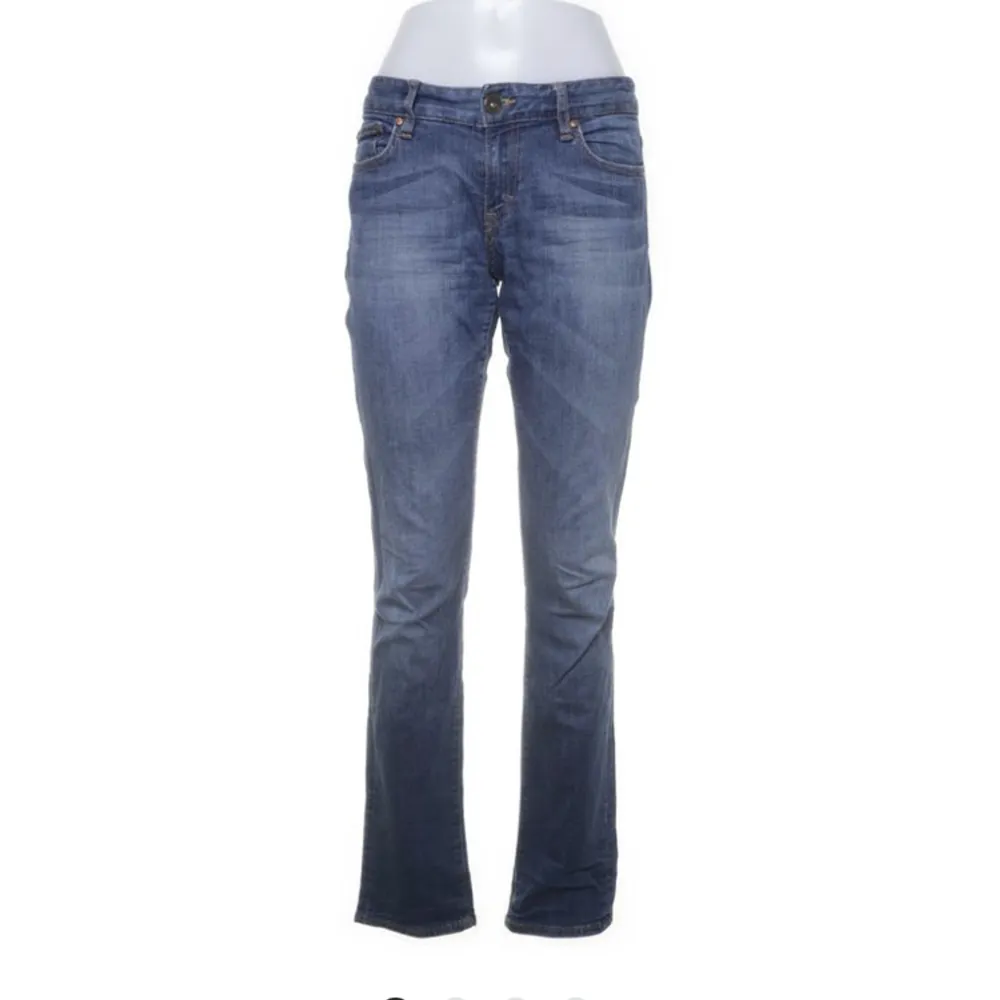 Bootcut jeans från hm köpta på sellpy storlek 29. Jeans & Byxor.