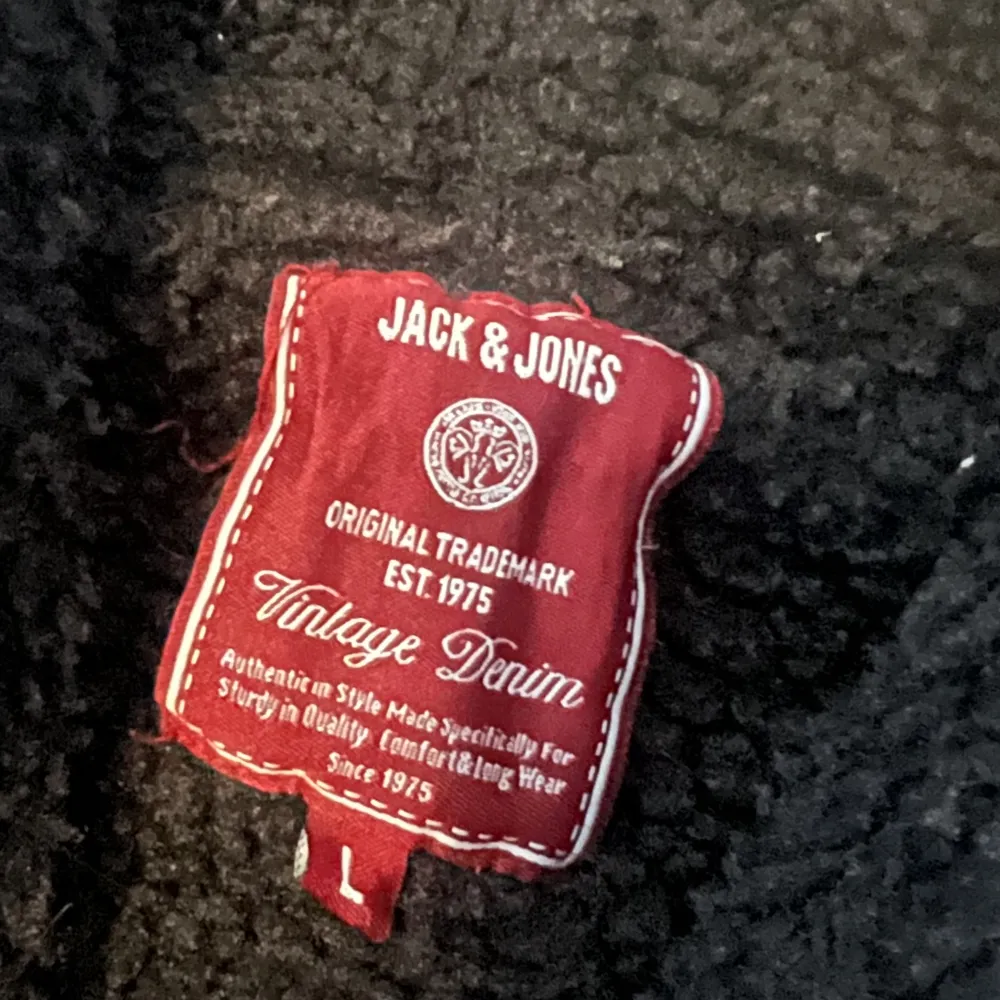 Supersupersnygg tröja/jacka från Jack & Jones.  Storlek L. Jackor.
