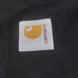 Carhartt  - Helt nya T shirt carhartt, storlek är M men passar L också. Om du vill ha flera bilder eller du har frågor du kan skriva till mig 🤗💛