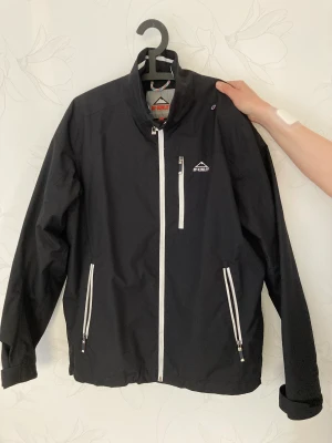 Jacka från mckinkly - Väldigt sparsamt använd då den är för stor för sambon:)