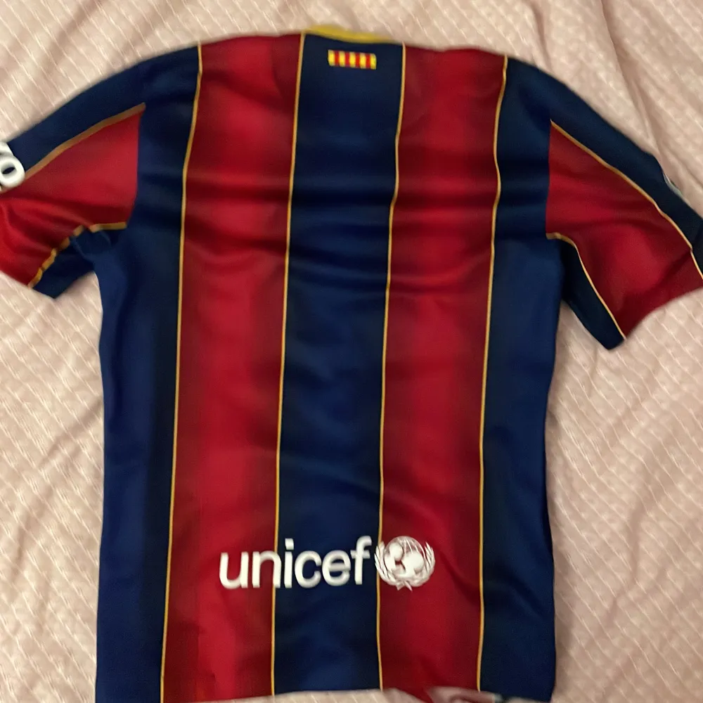 Barcelona t-shirt helt ny jag har två styckena samma t-shirt samma storlek . . T-shirts.