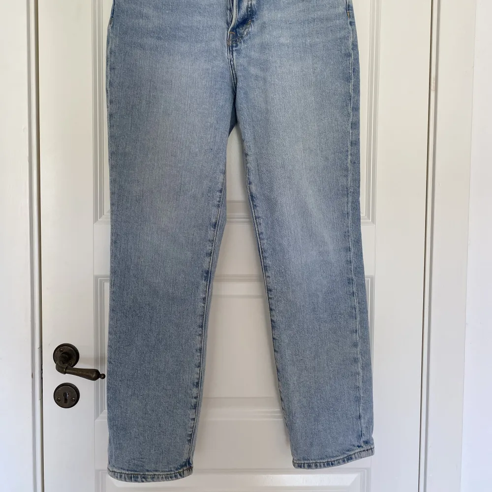 Mom Jeans från H&M, superfin passform och kvalitet. Storlek S. Jeans & Byxor.