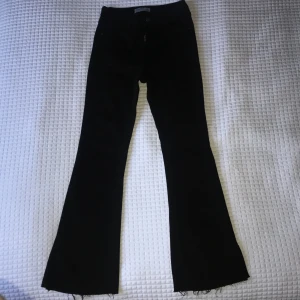 Bootcut jeans  - Knappt använda, är ej urtvättade