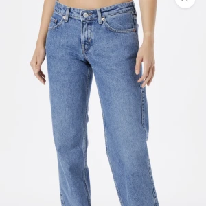 Weekday arrow lågmidjade jeans - Helt nya Weekday arrow lågmidjade jeans, aldrig använda med lappar fortfarande kvar🫶🏻🫶🏻🫶🏻