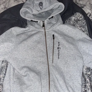 Sailracing  - Storlek  175 använd Max två gånger, bra skick inga hål eller annat  Om den ska fraktas får man stå för frakt.