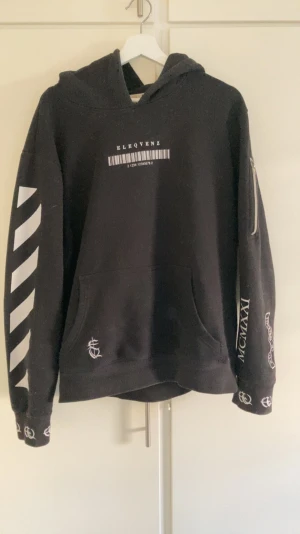 Tjocktröja  - Svart tjocktröja 