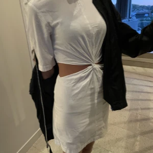 Vit linne klänning  - Jätte fin linne klänning från ontherstories💗💗 