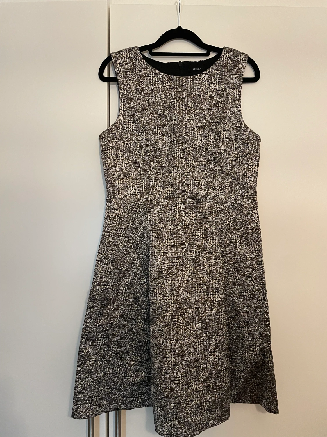 Lite guldglittrande jacquard klänning