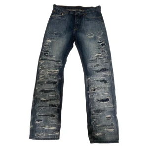 1/1 custom distressed boro jeans  - Storlek 32x34   Handgjorda från ett par bra Levis 20+ timmars arbete 